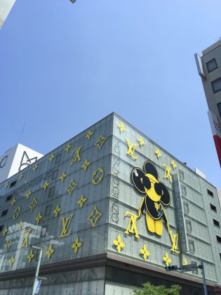 銀座1丁目ジュエリーサロン近くには銀座松屋があります。