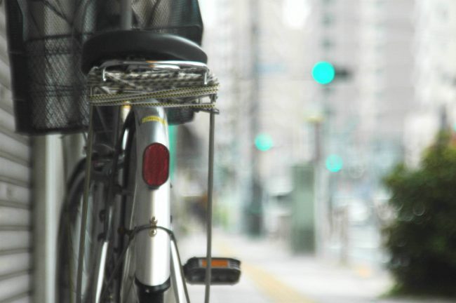 自転車の後姿をアップで撮った写真