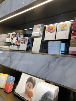 お勧め本のコーナーもあります。