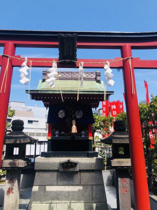 銀座の守り神の一社です。災害に強い神様です。