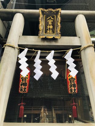 銀座8丁目にひっそりと佇む神社です。