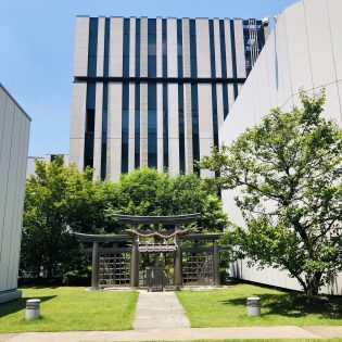 銀座三輪神社が気持ちよい空間です。